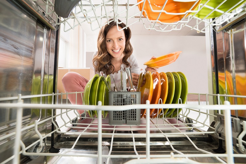 dishwasher cleaning tip - always rinse dishes first